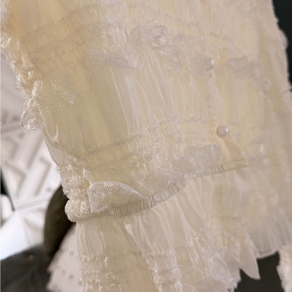 Elegant Cream Lace Blouse - Picture 2 of 3